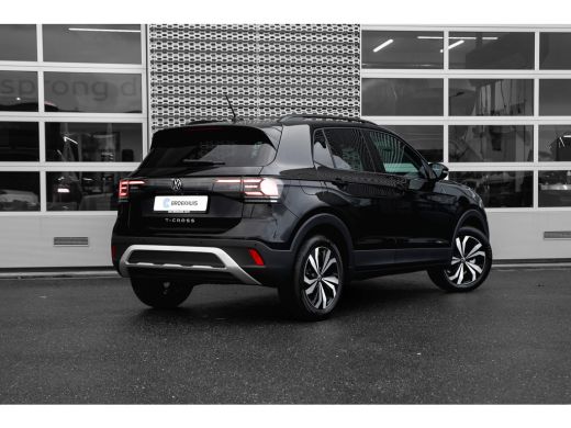 Volkswagen T-Cross Life Edition Inclusief €2000,- inruilvoordeel | 'App-Connect' draadloze smartphone integratie | A... ActivLease financial lease
