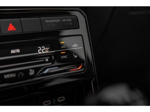 Volkswagen T-Cross Life Edition Inclusief €2000,- inruilvoordeel | 'App-Connect' draadloze smartphone integratie | A... ActivLease financial lease
