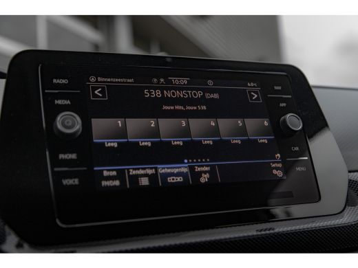 Volkswagen T-Cross Life Edition Inclusief €2000,- inruilvoordeel | 'App-Connect' draadloze smartphone integratie | A... ActivLease financial lease