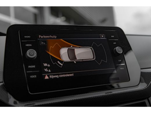 Volkswagen T-Cross Life Edition Inclusief €2000,- inruilvoordeel | 'App-Connect' draadloze smartphone integratie | A... ActivLease financial lease