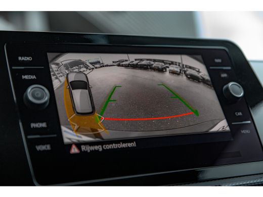 Volkswagen T-Cross Life Edition Inclusief €2000,- inruilvoordeel | 'App-Connect' draadloze smartphone integratie | A... ActivLease financial lease