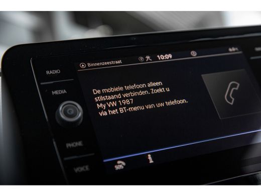 Volkswagen T-Cross Life Edition Inclusief €2000,- inruilvoordeel | 'App-Connect' draadloze smartphone integratie | A... ActivLease financial lease