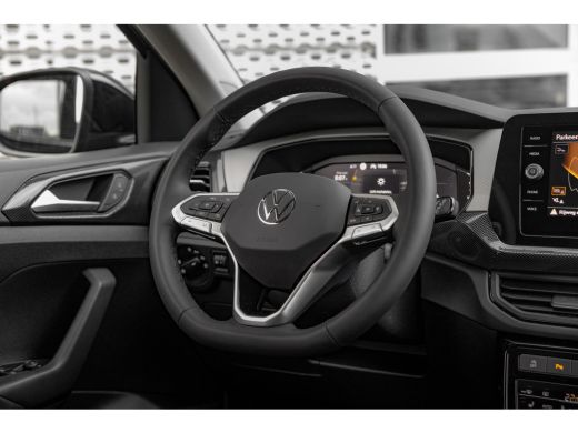 Volkswagen T-Cross Life Edition Inclusief €2000,- inruilvoordeel | 'App-Connect' draadloze smartphone integratie | A... ActivLease financial lease
