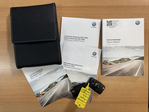 Volkswagen Tiguan Allspace 1.5 TSI Comfortline Business 7p. AUTOMAAT | NAVIGATIE | LEER | ActivLease financial lease