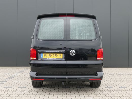 Volkswagen Transporter 2.0 TDI L2H1 28 | Lengte 2 | Leder | Uitgebreide Inrichting | Kasten | Trekhaak | Camera | Navigatie ActivLease financial lease