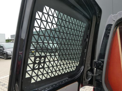 Volkswagen Transporter 2.0 TDI L2H1 28 | Lengte 2 | Leder | Uitgebreide Inrichting | Kasten | Trekhaak | Camera | Navigatie ActivLease financial lease