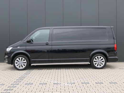 Volkswagen Transporter 2.0 TDI L2H1 28 | Lengte 2 | Leder | Uitgebreide Inrichting | Kasten | Trekhaak | Camera | Navigatie ActivLease financial lease