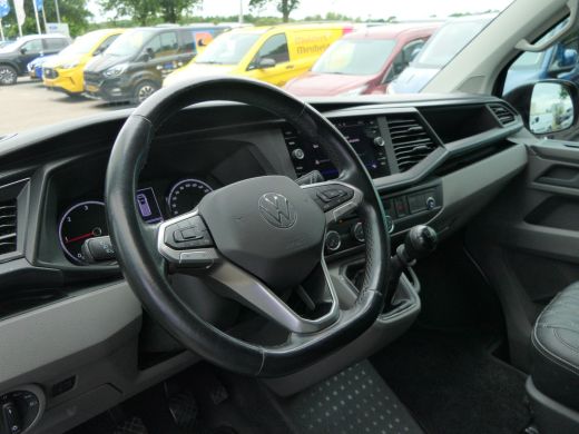 Volkswagen Transporter 2.0 TDI L2H1 28 | Lengte 2 | Leder | Uitgebreide Inrichting | Kasten | Trekhaak | Camera | Navigatie ActivLease financial lease