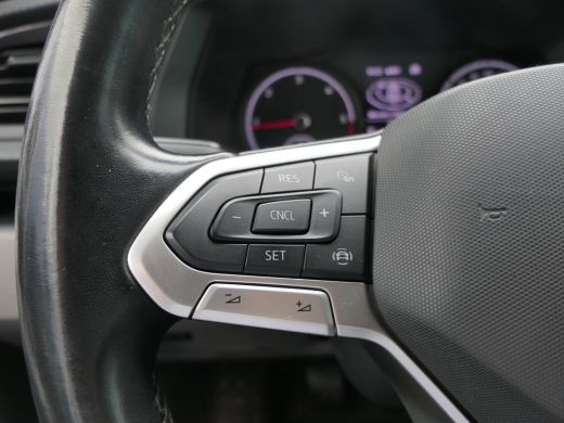 Volkswagen Transporter 2.0 TDI L2H1 28 | Lengte 2 | Leder | Uitgebreide Inrichting | Kasten | Trekhaak | Camera | Navigatie ActivLease financial lease