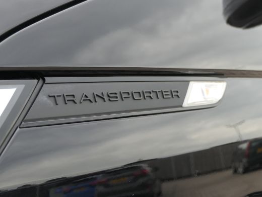 Volkswagen Transporter 2.0 TDI L2H1 28 | Lengte 2 | Leder | Uitgebreide Inrichting | Kasten | Trekhaak | Camera | Navigatie ActivLease financial lease