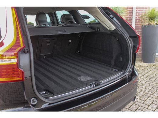 Volvo  XC60 2.0 D4 Momentum | 1e eigenaar | inc BTW | Camera | LED | Navi | PDC | Half-leder | 163 pk | Origi... ActivLease financial lease