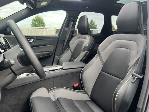 Volvo  XC60 T6 Plug-in hybrid AWD Plus Dark | Trekhaak | Gelaagd Glas | Sportstoelen | Panoramadak | Camera |... ActivLease financial lease