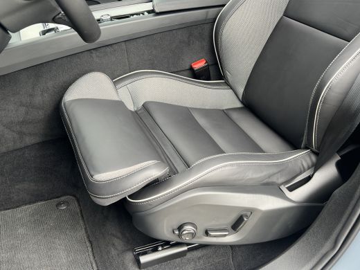 Volvo  XC60 T6 Plug-in hybrid AWD Plus Dark | Trekhaak | Gelaagd Glas | Sportstoelen | Panoramadak | Camera |... ActivLease financial lease