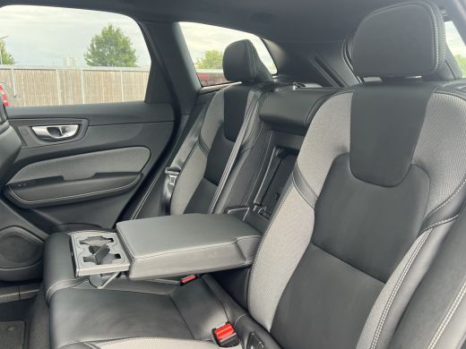 Volvo  XC60 T6 Plug-in hybrid AWD Plus Dark | Trekhaak | Gelaagd Glas | Sportstoelen | Panoramadak | Camera |... ActivLease financial lease