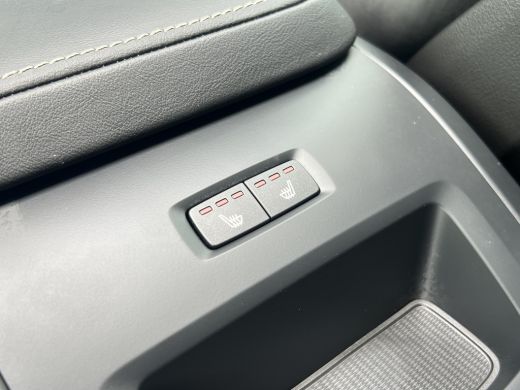 Volvo  XC60 T6 Plug-in hybrid AWD Plus Dark | Trekhaak | Gelaagd Glas | Sportstoelen | Panoramadak | Camera |... ActivLease financial lease