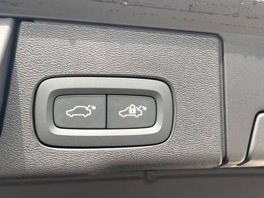 Volvo  XC60 T6 Plug-in hybrid AWD Plus Dark | Trekhaak | Gelaagd Glas | Sportstoelen | Panoramadak | Camera |... ActivLease financial lease