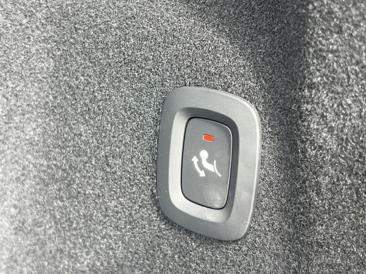 Volvo  XC60 T6 Plug-in hybrid AWD Plus Dark | Trekhaak | Gelaagd Glas | Sportstoelen | Panoramadak | Camera |... ActivLease financial lease