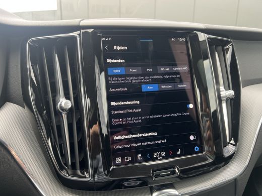 Volvo  XC60 T6 Plug-in hybrid AWD Plus Dark | Trekhaak | Gelaagd Glas | Sportstoelen | Panoramadak | Camera |... ActivLease financial lease