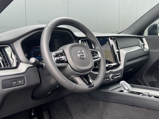 Volvo  XC60 T6 Plug-in hybrid AWD Plus Dark | Trekhaak | Gelaagd Glas | Sportstoelen | Panoramadak | Camera |... ActivLease financial lease