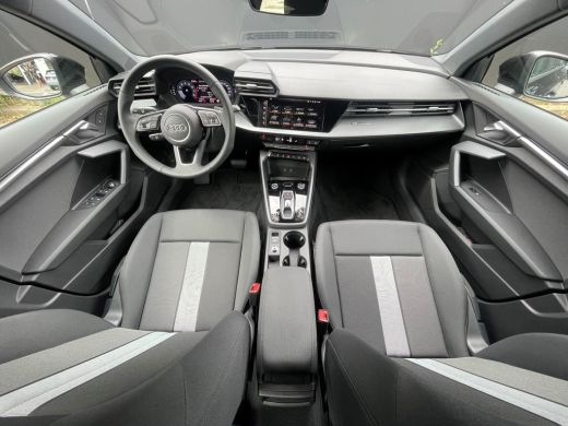 Audi A3 Sportback 30 TFSI Pro Line/17 inch velgen/Apple carplay/Parkeersensoren voor & achter ActivLease financial lease