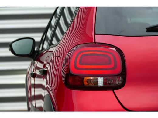 Citroën C3 Citroën 1.2 PURETECH 110PK SHINE / NAVI / CLIMA / LED / PDC / CAMERA / 17" LMV / WINTERPAKKET /BL... ActivLease financial lease