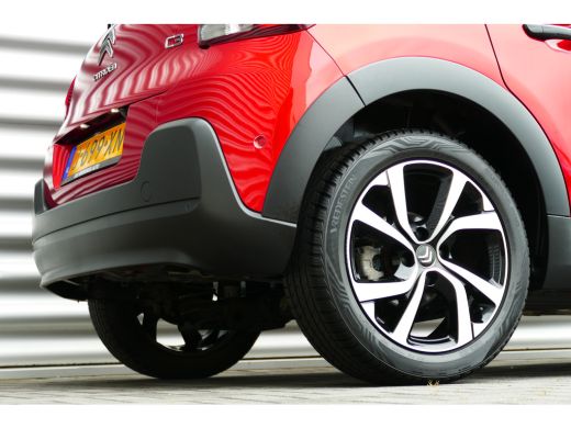 Citroën C3 Citroën 1.2 PURETECH 110PK SHINE / NAVI / CLIMA / LED / PDC / CAMERA / 17" LMV / WINTERPAKKET /BL... ActivLease financial lease