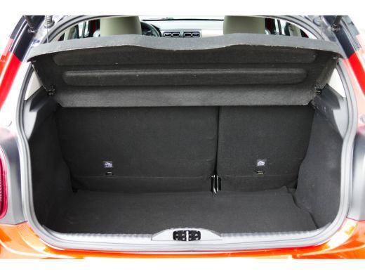 Citroën C3 Citroën 1.2 PURETECH 110PK SHINE / NAVI / CLIMA / LED / PDC / CAMERA / 17" LMV / WINTERPAKKET /BL... ActivLease financial lease