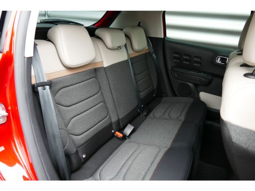Citroën C3 Citroën 1.2 PURETECH 110PK SHINE / NAVI / CLIMA / LED / PDC / CAMERA / 17" LMV / WINTERPAKKET /BL... ActivLease financial lease