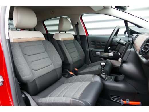Citroën C3 Citroën 1.2 PURETECH 110PK SHINE / NAVI / CLIMA / LED / PDC / CAMERA / 17" LMV / WINTERPAKKET /BL... ActivLease financial lease