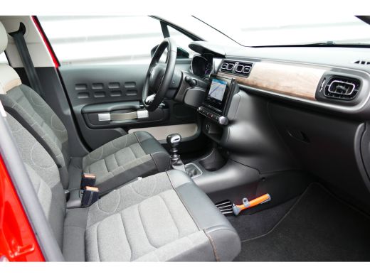 Citroën C3 Citroën 1.2 PURETECH 110PK SHINE / NAVI / CLIMA / LED / PDC / CAMERA / 17" LMV / WINTERPAKKET /BL... ActivLease financial lease