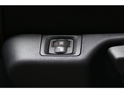 Citroën C3 Citroën 1.2 PURETECH 110PK SHINE / NAVI / CLIMA / LED / PDC / CAMERA / 17" LMV / WINTERPAKKET /BL... ActivLease financial lease