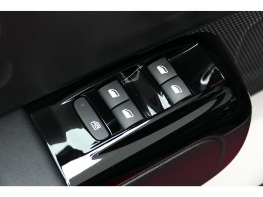 Citroën C3 Citroën 1.2 PURETECH 110PK SHINE / NAVI / CLIMA / LED / PDC / CAMERA / 17" LMV / WINTERPAKKET /BL... ActivLease financial lease