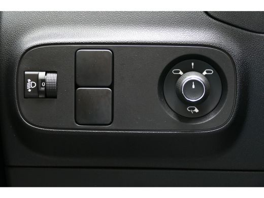Citroën C3 Citroën 1.2 PURETECH 110PK SHINE / NAVI / CLIMA / LED / PDC / CAMERA / 17" LMV / WINTERPAKKET /BL... ActivLease financial lease