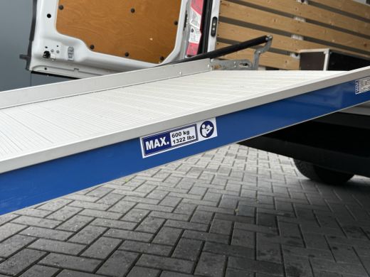 Iveco Daily 35S14 136 PK HI-MATIC AUTOMAAT / L2H3 / 1e EIG. / CRUISE / ECC / CAMERA / OPRIJPLANK / NAVI / 3-Z... ActivLease financial lease