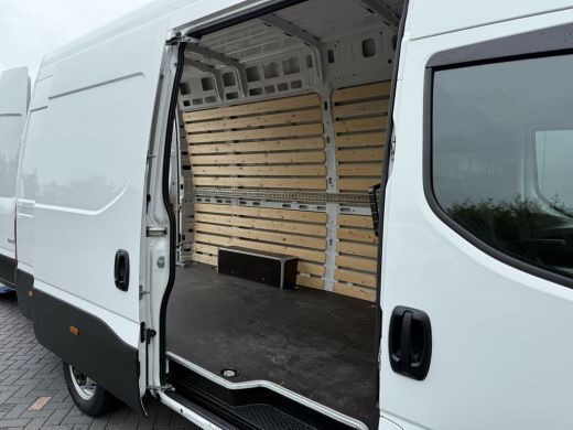Iveco Daily 35S14 136 PK HI-MATIC AUTOMAAT / L2H3 / 1e EIG. / CRUISE / ECC / CAMERA / OPRIJPLANK / NAVI / 3-Z... ActivLease financial lease