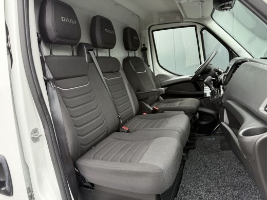Iveco Daily 35S14 136 PK HI-MATIC AUTOMAAT / L2H3 / 1e EIG. / CRUISE / ECC / CAMERA / OPRIJPLANK / NAVI / 3-Z... ActivLease financial lease