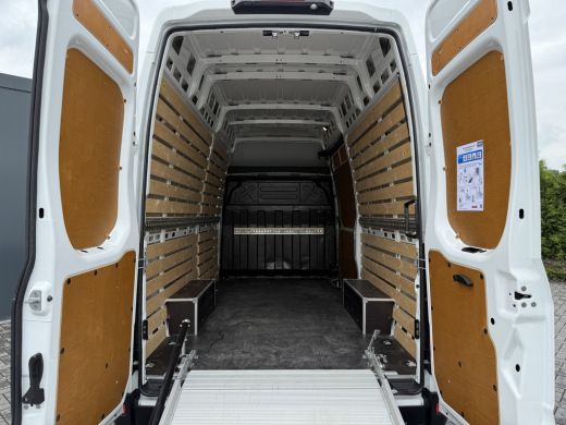 Iveco Daily 35S14 136 PK HI-MATIC AUTOMAAT / L2H3 / 1e EIG. / CRUISE / ECC / CAMERA / OPRIJPLANK / NAVI / 3-Z... ActivLease financial lease