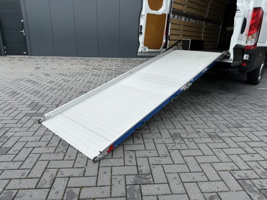 Iveco Daily 35S14 136 PK HI-MATIC AUTOMAAT / L2H3 / 1e EIG. / CRUISE / ECC / CAMERA / OPRIJPLANK / NAVI / 3-Z... ActivLease financial lease