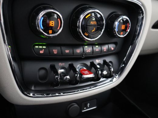 Mini Clubman 1.5 COOPER 136 PK + LEDER EXCLUSIEF | PANORAMA DRAADLOZE APPLE CARPLAY | STOELVERWARMING ActivLease financial lease