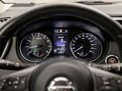Nissan QASHQAI 1.2 N-Connecta Sport Automaat (PANORAMADAK, NAVIGATIE, 360 CAMERA, KEYLESS, SPORTSTOELEN, PARKEER... ActivLease financial lease