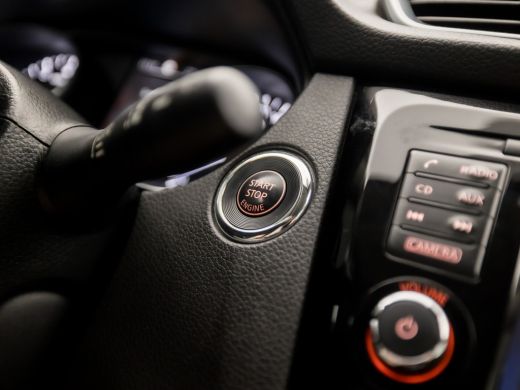 Nissan QASHQAI 1.2 N-Connecta Sport Automaat (PANORAMADAK, NAVIGATIE, 360 CAMERA, KEYLESS, SPORTSTOELEN, PARKEER... ActivLease financial lease