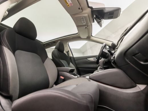 Nissan QASHQAI 1.2 N-Connecta Sport Automaat (PANORAMADAK, NAVIGATIE, 360 CAMERA, KEYLESS, SPORTSTOELEN, PARKEER... ActivLease financial lease