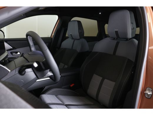 Opel Grandland GS | Draadloze telefoonlader (Inductie) | Elektronische klimaatregeling met twee zones | LED dagr... ActivLease financial lease