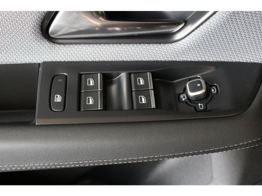 Opel Grandland GS | Draadloze telefoonlader (Inductie) | Elektronische klimaatregeling met twee zones | LED dagr... ActivLease financial lease