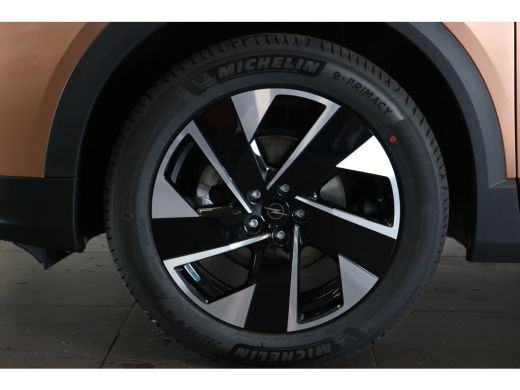 Opel Grandland GS | Draadloze telefoonlader (Inductie) | Elektronische klimaatregeling met twee zones | LED dagr... ActivLease financial lease