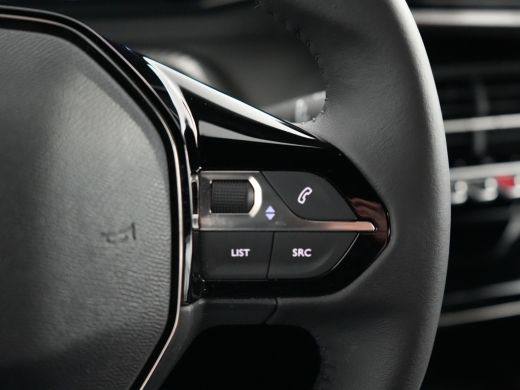 Peugeot 2008 1.2 PureTech 100 Allure | Achterbank in delen neerklapbaar | Achteruitrijcamera | Airco (automati... ActivLease financial lease