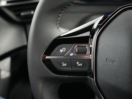 Peugeot 2008 1.2 PureTech 100 Allure | Achterbank in delen neerklapbaar | Achteruitrijcamera | Airco (automati... ActivLease financial lease