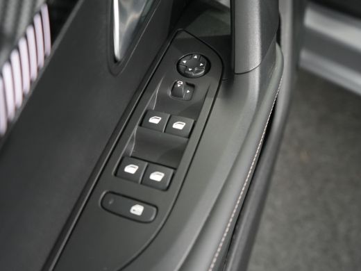 Peugeot 2008 1.2 PureTech 100 Allure | Achterbank in delen neerklapbaar | Achteruitrijcamera | Airco (automati... ActivLease financial lease