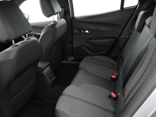 Peugeot 2008 1.2 PureTech 100 Allure | Achterbank in delen neerklapbaar | Achteruitrijcamera | Airco (automati... ActivLease financial lease
