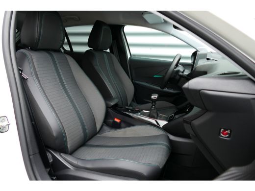 Peugeot 208 1.2 PURETECH 100PK ALLURE PACK / NAVI / LEDER / CLIMA / FULL-LED / PDC / CAMERA / 16" LMV / WINTE... ActivLease financial lease